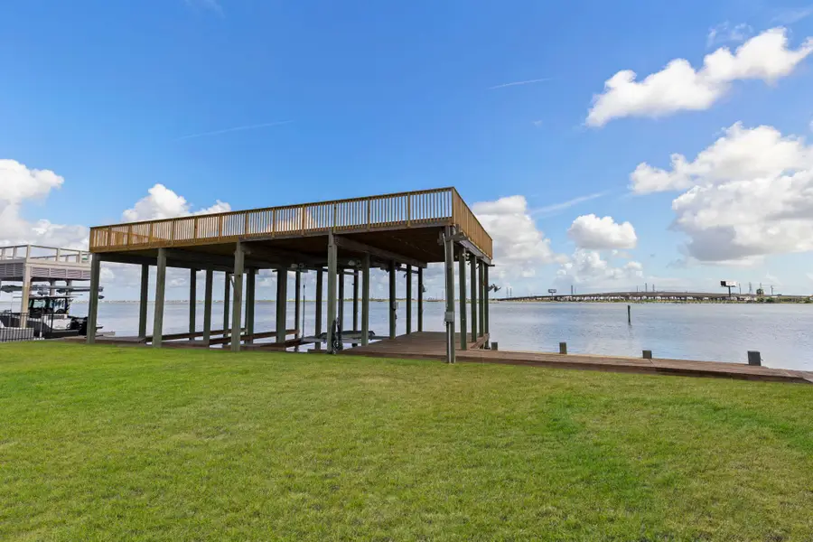 414 Jeanie Lynne Circle, Tiki Island, TX 77554 - #2