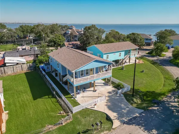 108 Bay Oaks Drive, La Porte, TX 77571