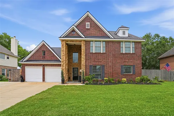 1501 W Castlewood Avenue, Friendswood, TX 77546