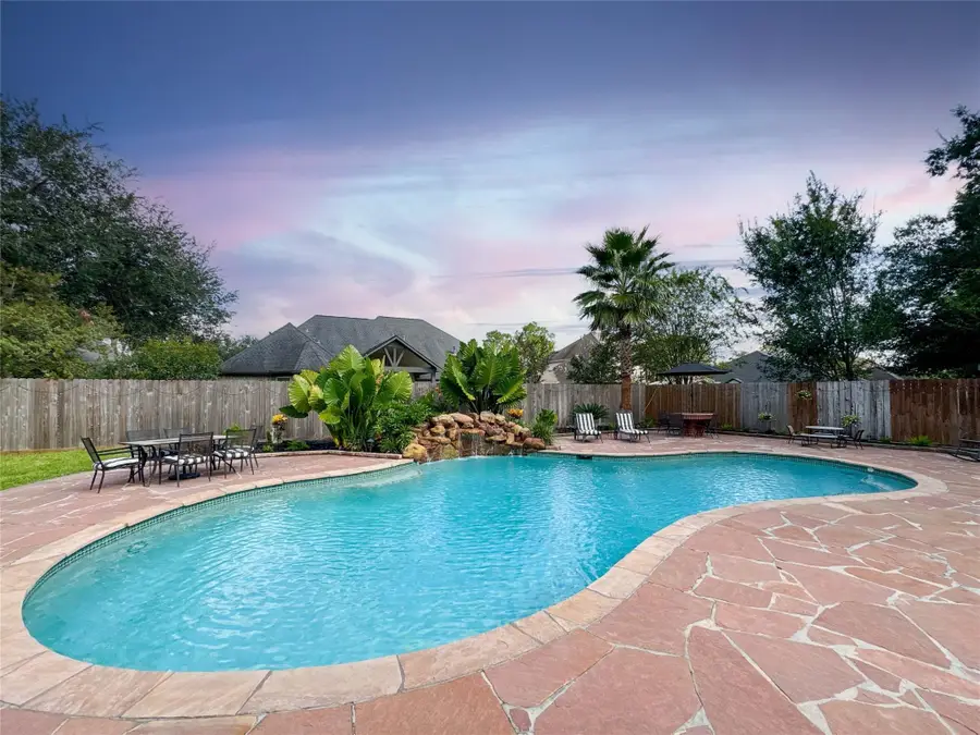 1501 W Castlewood Avenue, Friendswood, TX 77546 - #3