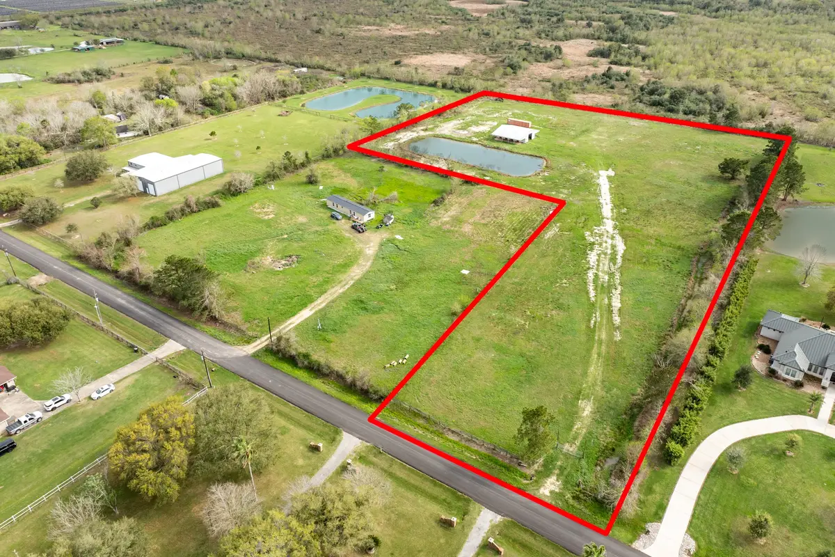 31 County Road 533, Angleton, TX 77515 - #1