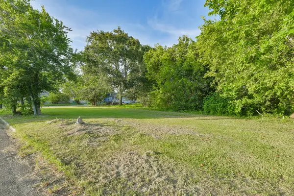 613 W Nazro Street, Baytown, TX 77520