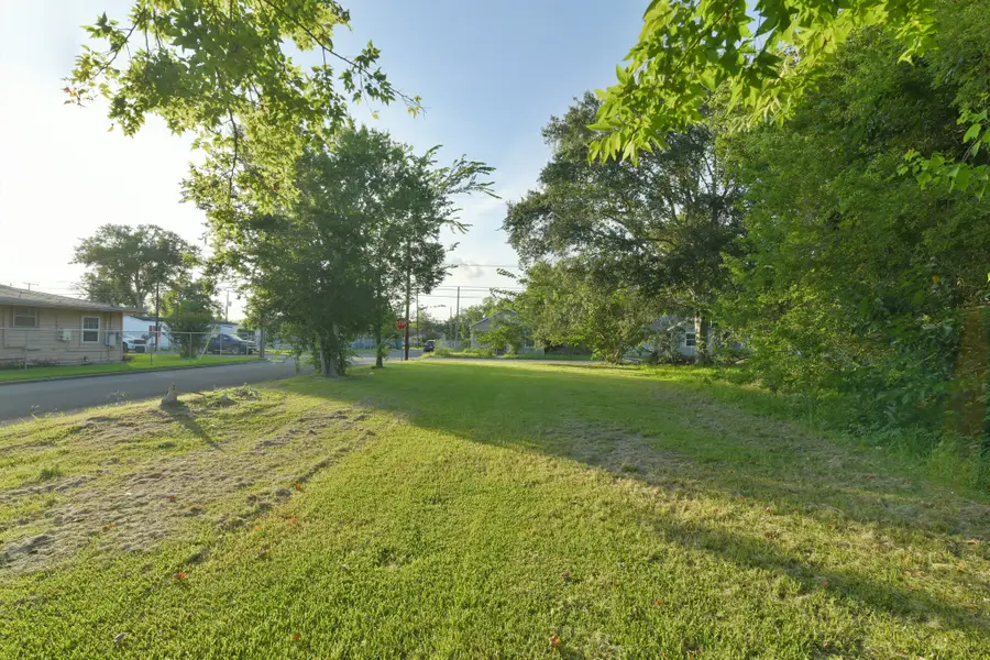 613 W Nazro Street, Baytown, TX 77520 - #3