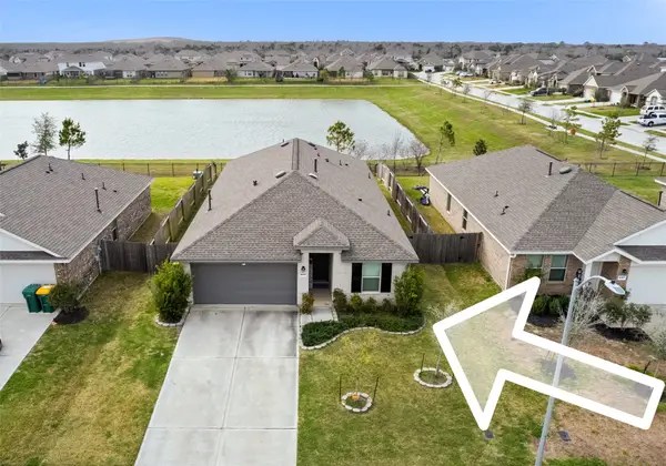 444 Maple Bend Lane, La Marque, TX 77568