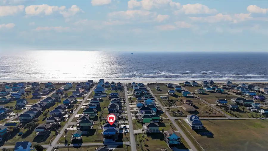 882 Townsend Drive, Crystal Beach, TX 77650 - Image #2