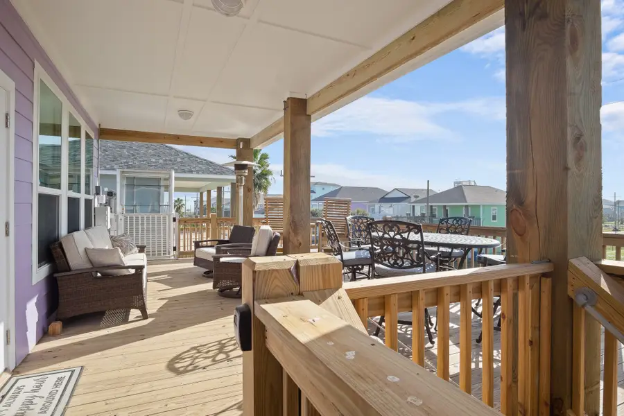 882 Townsend Drive, Crystal Beach, TX 77650 - Image #3