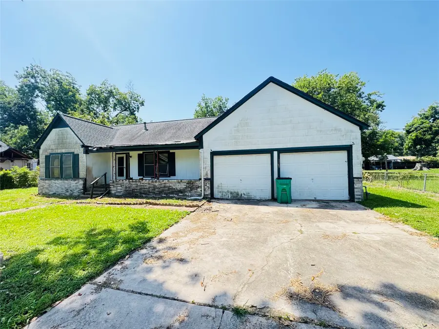 304 North Street, Baytown, TX 77520 - #2