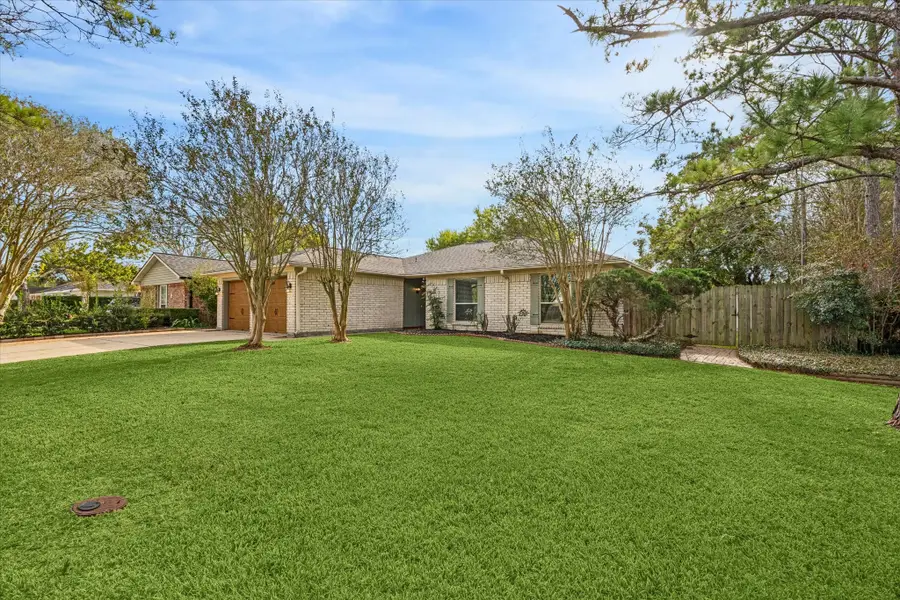 301 Bayridge Drive, League City, TX 77573 - Image #2