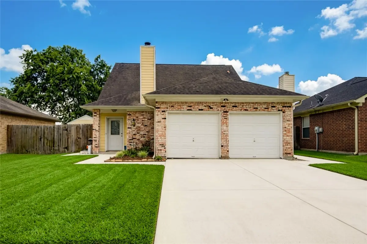 316 N Ranch House Road, Angleton, TX 77515 - #1