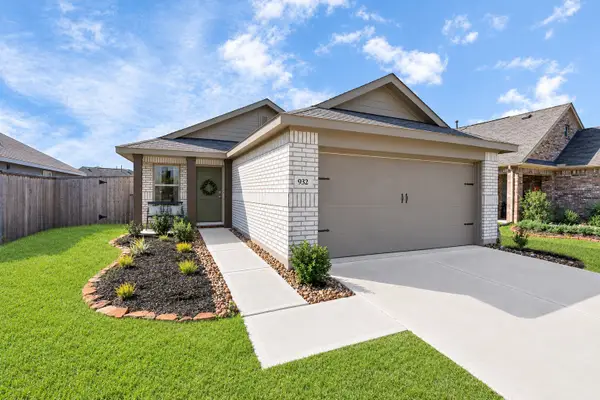 932 Gentle Moss Drive, Magnolia, TX 77354
