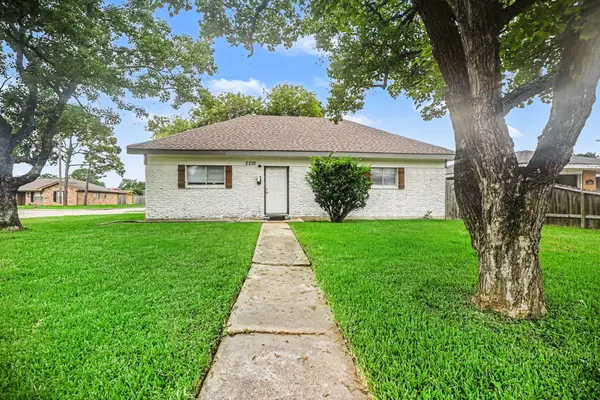 2222 20th Avenue N, Texas City, TX 77590