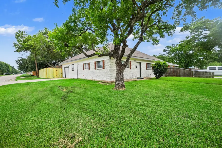 2222 20th Avenue N, Texas City, TX 77590 - #2