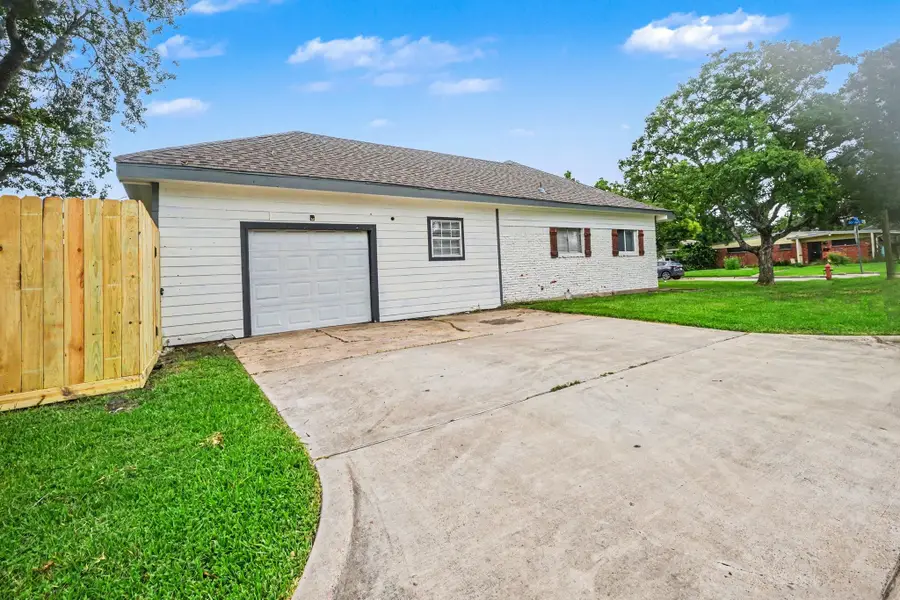 2222 20th Avenue N, Texas City, TX 77590 - #3