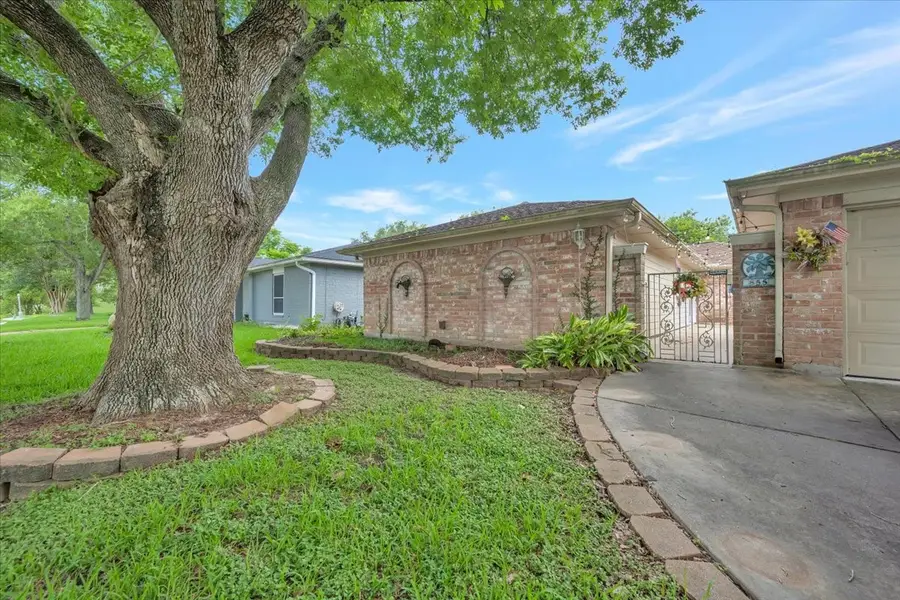 855 Silverpines Road, Houston, TX 77062 - #2