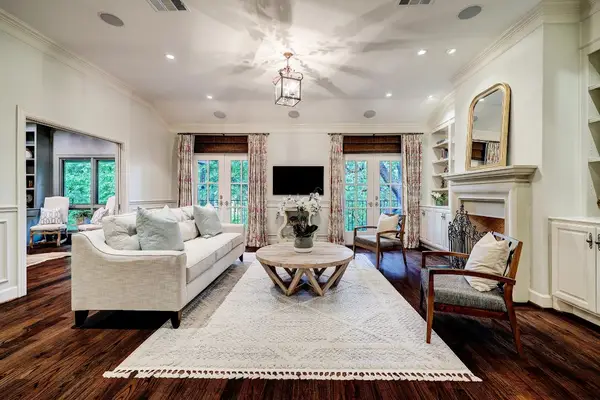 6599 Bayou Glen Road, Houston, TX 77057