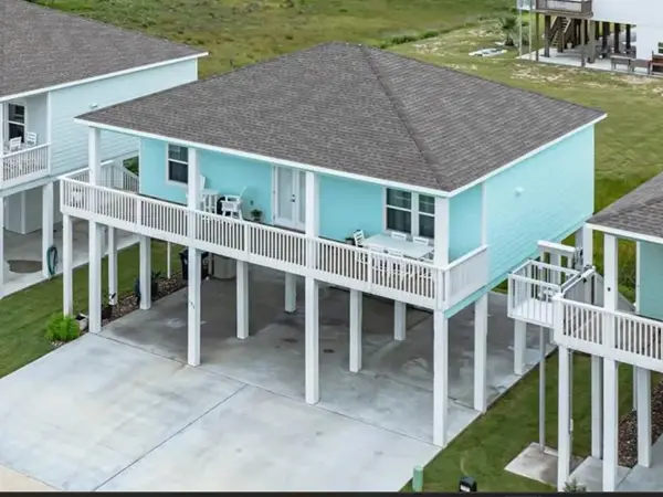 195 Paradise Drive, Rockport, TX 78382