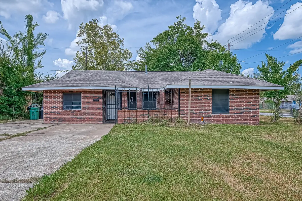 5431 Willow Glen Drive, Houston, TX 77033 - #1