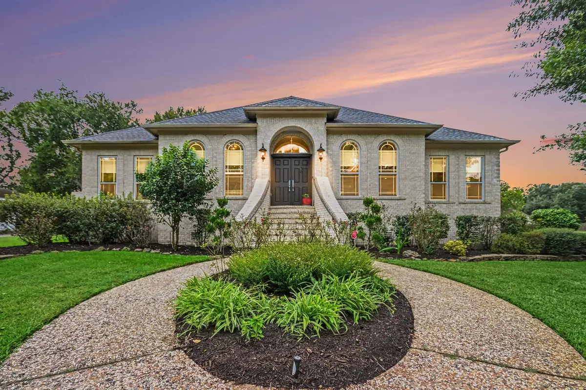 501 Providence Drive, Friendswood, TX 77546 - #1