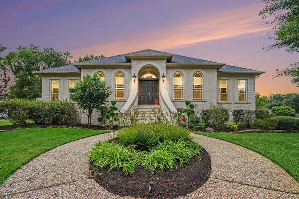 501 Providence Drive, Friendswood, TX 77546
