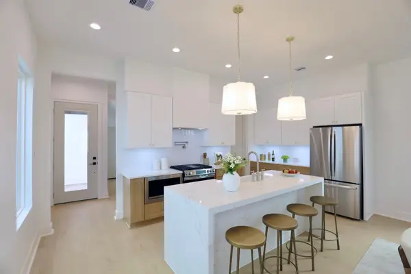 140 E 37th, Houston, TX 77018