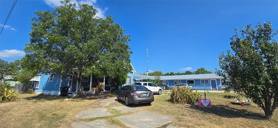 807 N Manse Avenue, Giddings, TX 78942 - Image #3