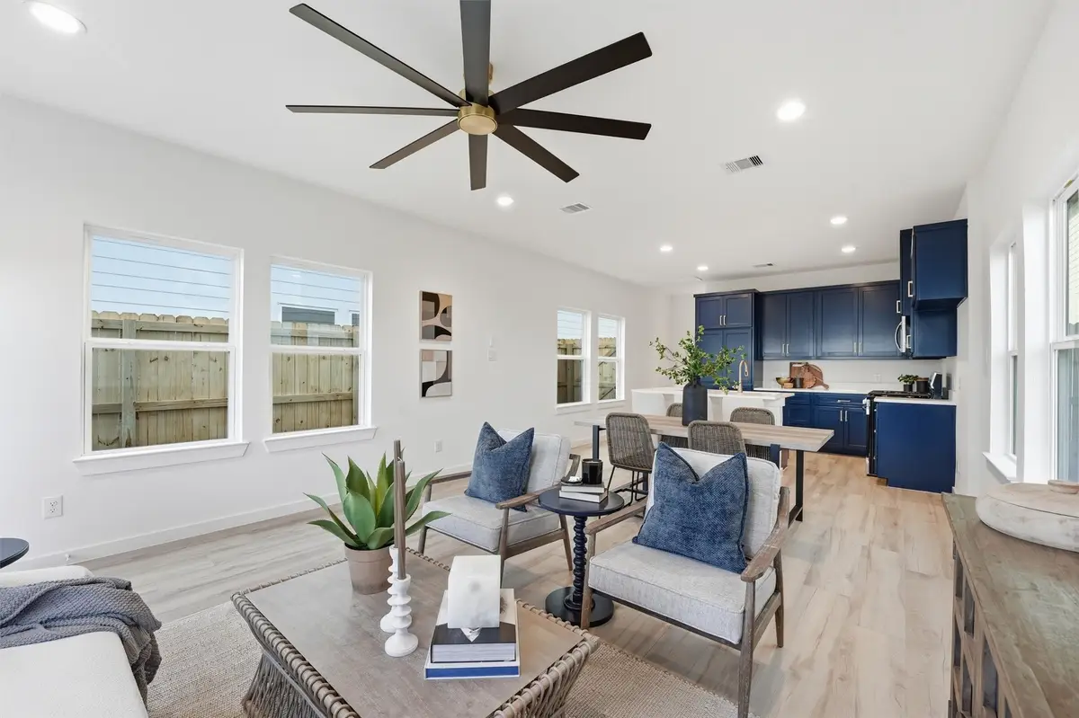 528 N 4th Street, La Porte, TX 77571 - #1