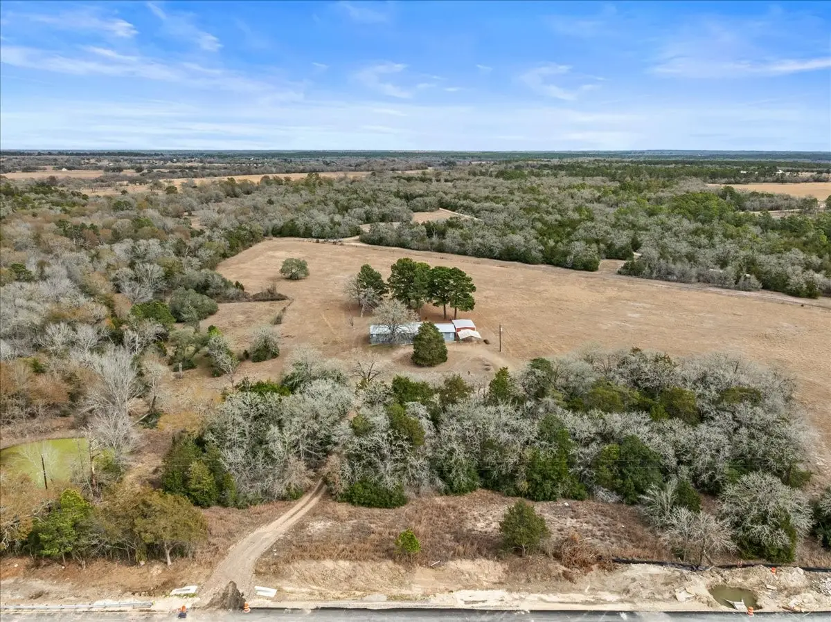 4601 S Us Highway 77, Giddings, TX 78942 - #1