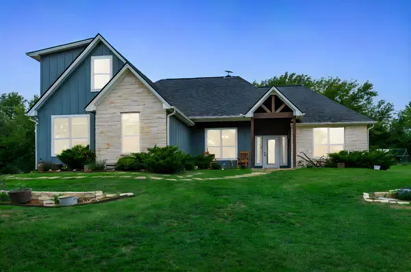 10856 Whispering Oaks Drive, Hearne, TX 77859