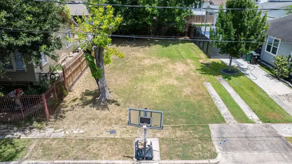 3112 Hyacinth Street, Houston, TX 77009