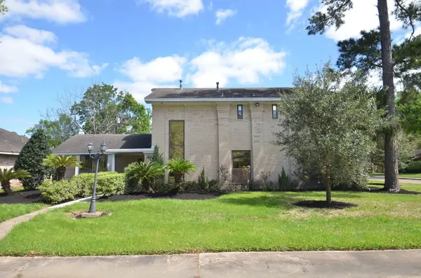 2711 Williamsburg Drive, Dickinson, TX 77539