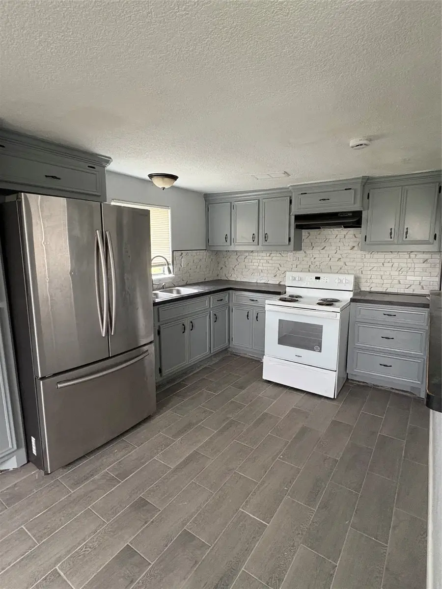 301 N Avenue C, Freeport, TX 77541 - Image #3