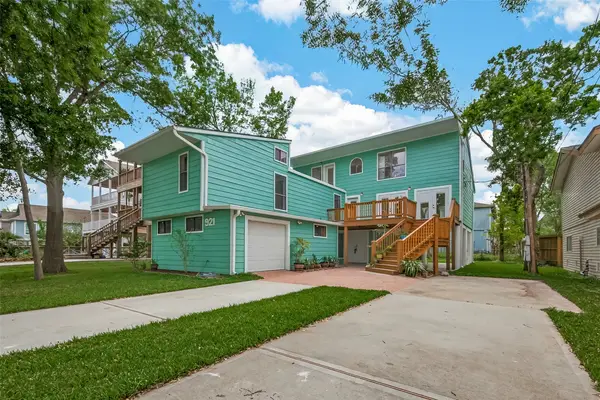 921 Ivy Road, Clear Lake Shores, TX 77565