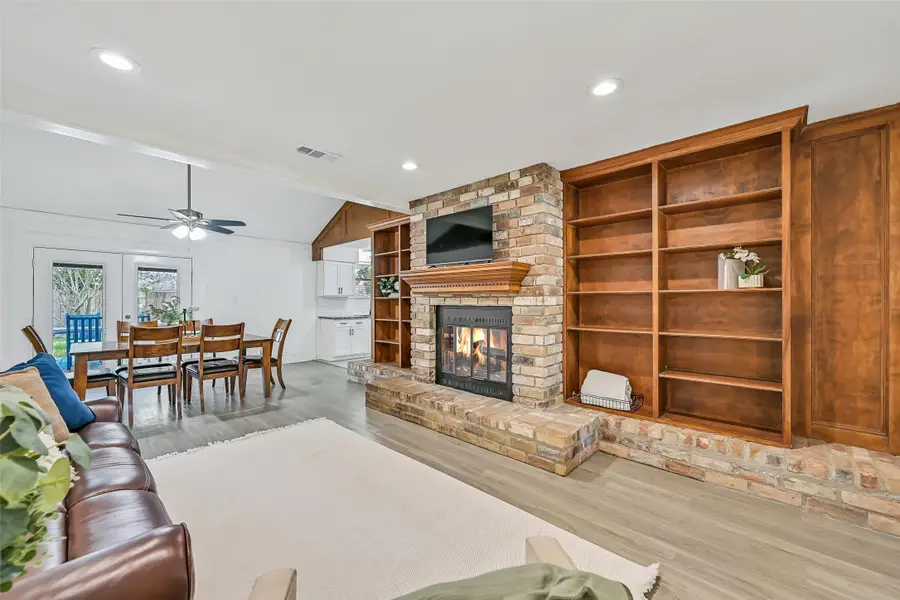 305 Castlelake Drive, Friendswood, TX 77546 - #2