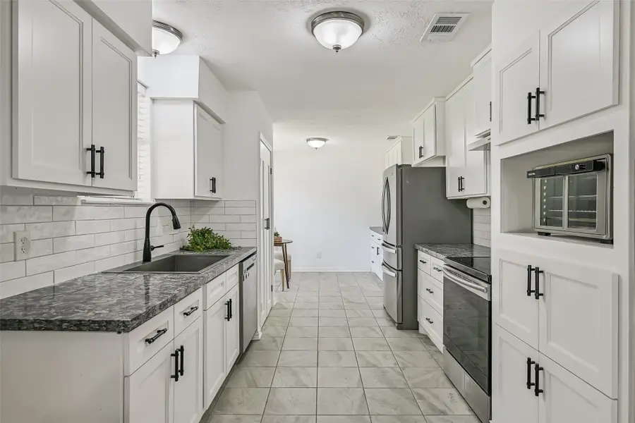 305 Castlelake Drive, Friendswood, TX 77546 - #3