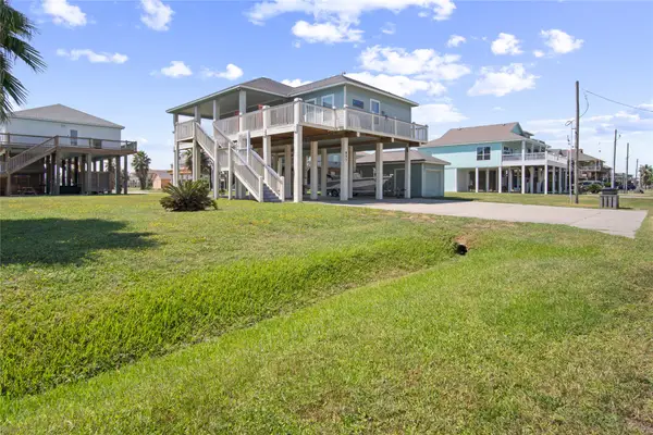 857 Gulfview Drive, Crystal Beach, TX 77650