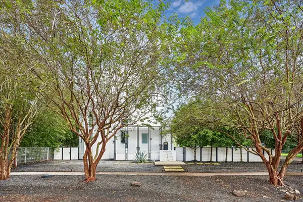 2200 Harvard Street, Houston, TX 77008