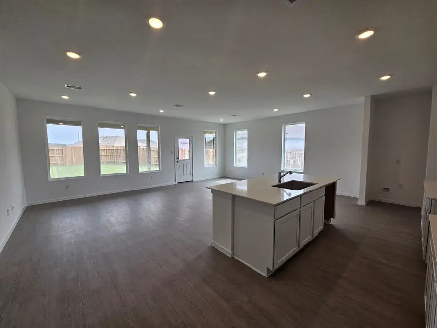 7823 Evening Emerald Drive, Rosharon, TX 77583 - Image #2