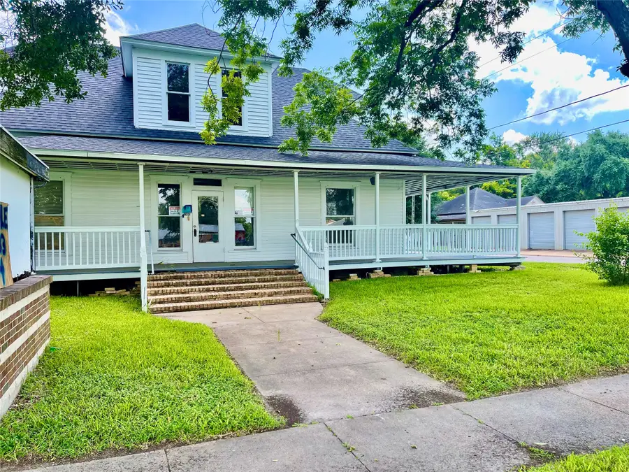 200 W Post Office Street, Eagle Lake, TX 77434 - #2