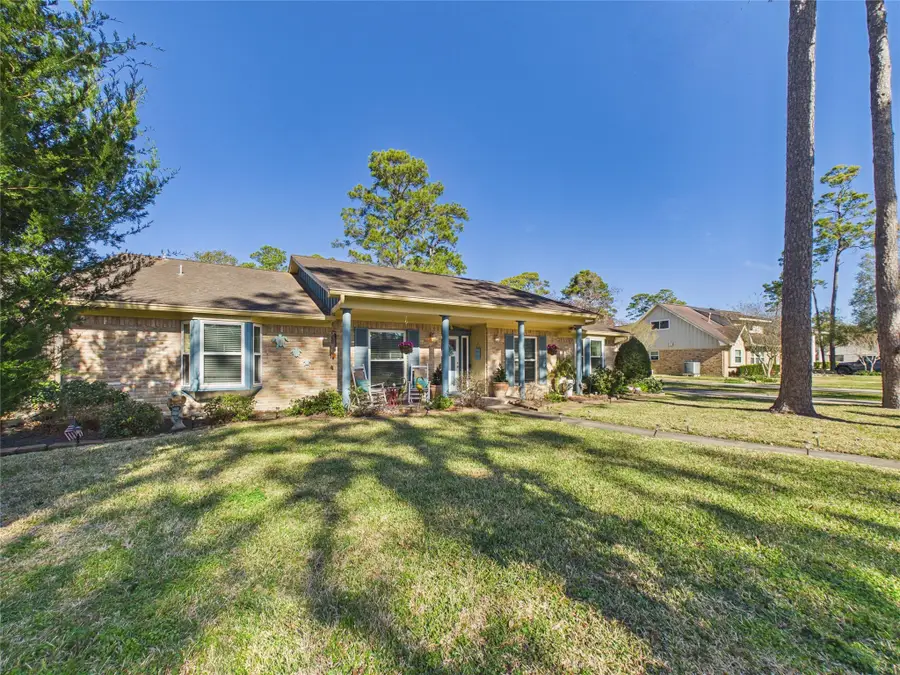 2819 Frostwood Circle, Dickinson, TX 77539 - Image #2