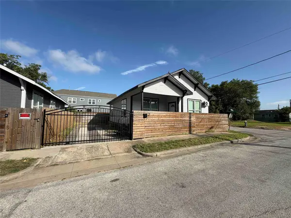 2400 Burkett Street, Houston, TX 77004