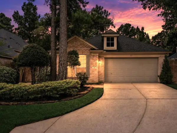 23 E Sienna Place, The Woodlands, TX 77382