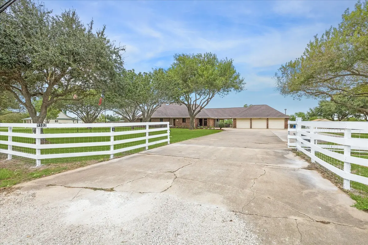 9102 N Humble Camp Road, Dickinson, TX 77539 - #1