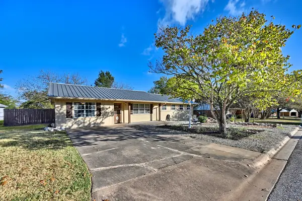 1006 Top Hill Drive, Brenham, TX 77833