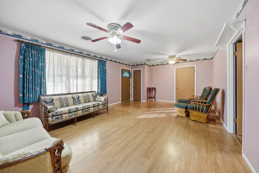 1006 Top Hill Drive, Brenham, TX 77833 - Image #2