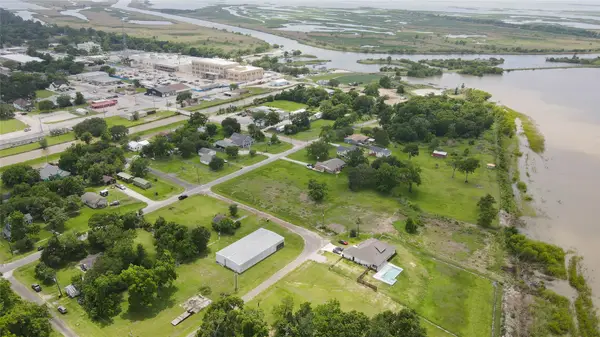 Lot 2 Magnolia Avenue, Anahuac, TX 77514