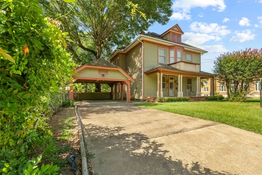717 E Houston Avenue, Crockett, TX 75835 - #2