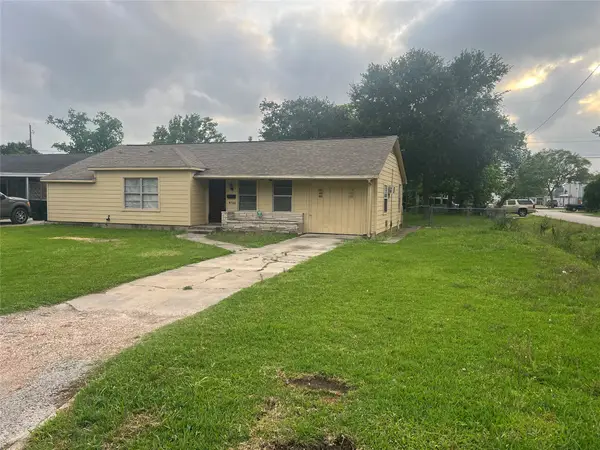8702 Tewantin Drive, Houston, TX 77061