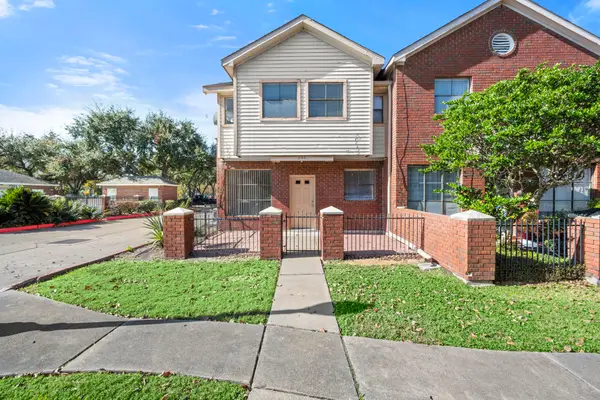 1103 Dulles #202, Stafford, TX 77477