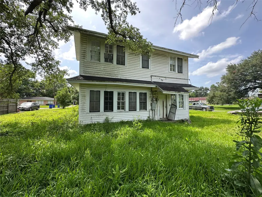 305 S 3rd Street, Silsbee, TX 77656 - #3
