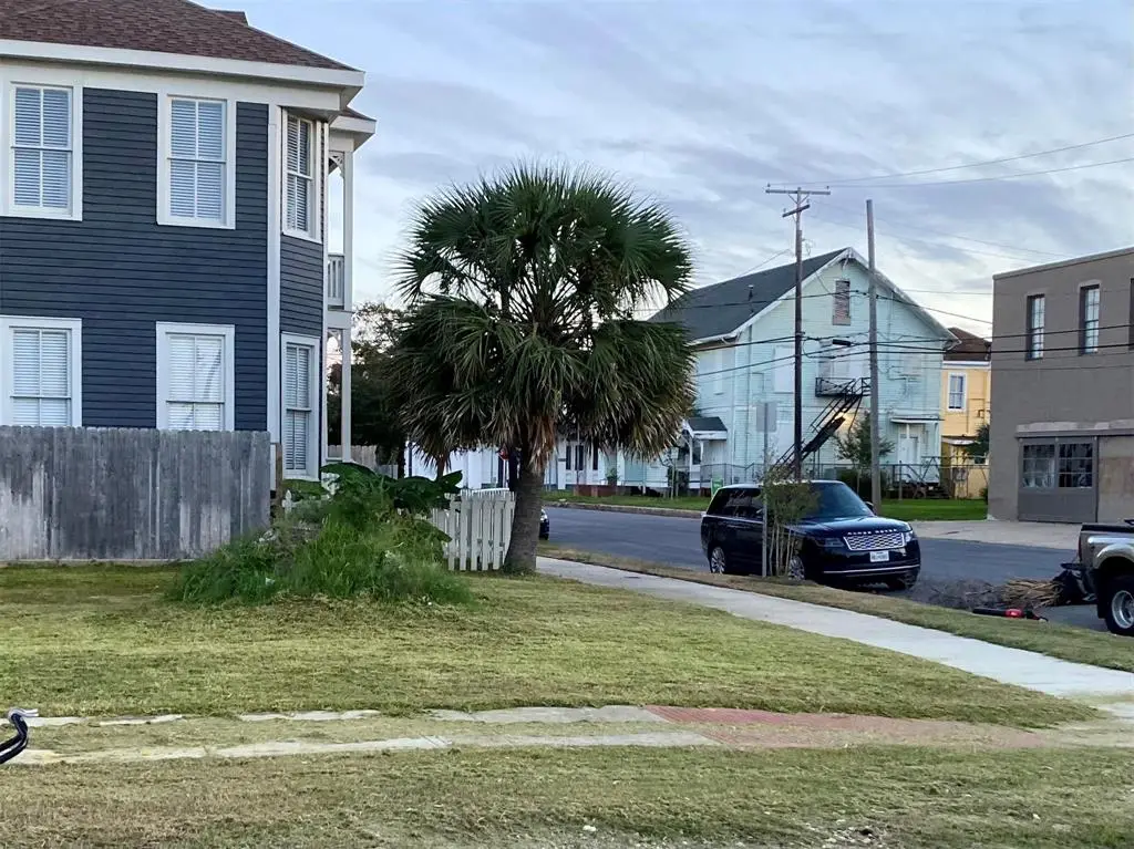 302 18th Street, Galveston, TX 77550 - #1